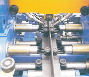 H型钢组焊矫一体机
